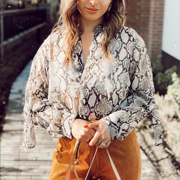 Python Print Flowy Blouse - Picture 2 of 4